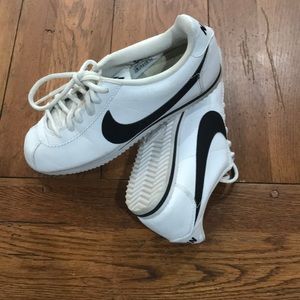 Nike kids size 6 tennis shoes